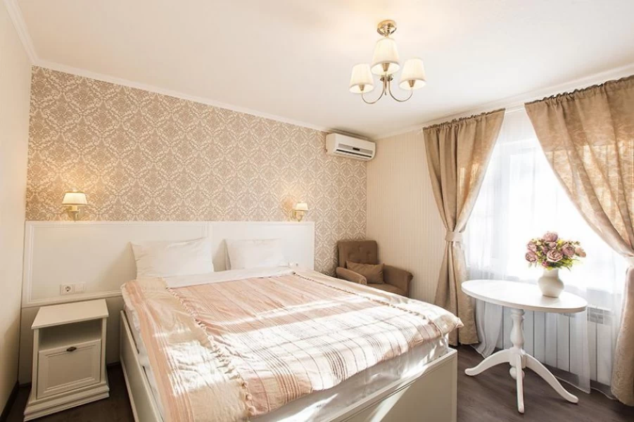 Гостиница сити парк. Загородный клуб уикенд ростов. Ростов левый берег графский парк. Высокая гостиница. Гостиница ресторан жардин.